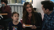 Watch Modern Family - Skating Online