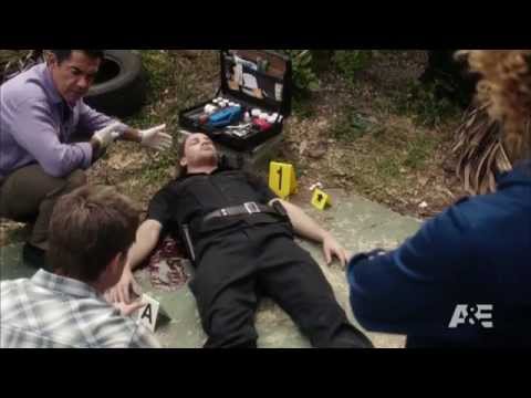 Watch The Glades - The Glades - The Glades: Longworth Pulls the Pants Off a Corpse Online