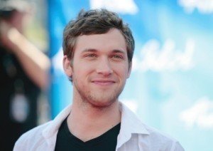 'Idol' Winner Phillip Phillips Sets Record, Nearly Ousts Kelly Clarkson with 'Home'