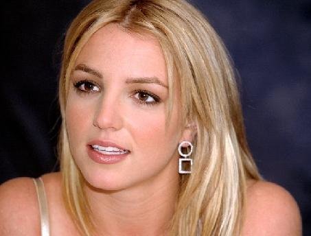 Kelly Clarkson Covers Britney Spears''Til The World