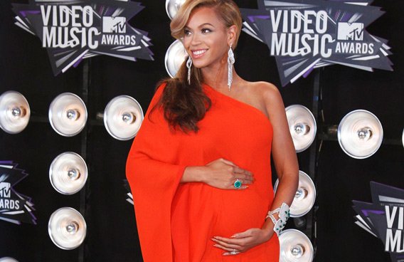 Beyonce's Pregnant! Singer Shows Off Lil' Jay-Z Baby Bump at the VMAs